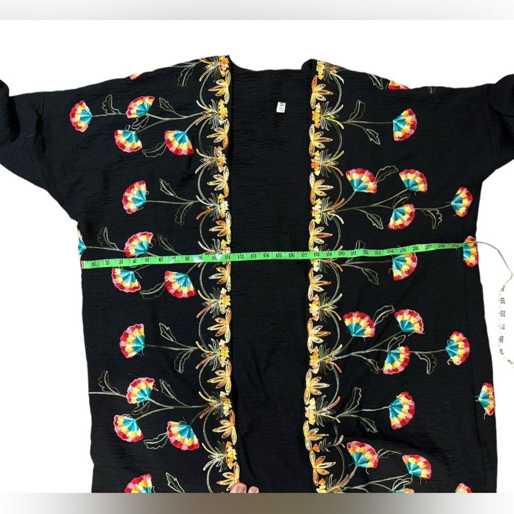 Embroidered black linen kimono - Picture 9 of 11